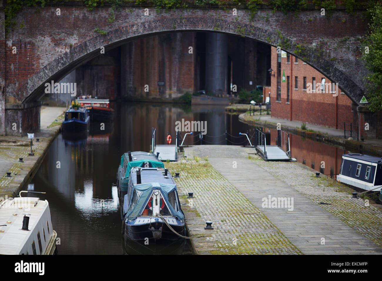 Castlefiled basin in Manchester city centre a First train crosses the viaduct   Boat canal, canals narrowboat  river stream wate Stock Photo