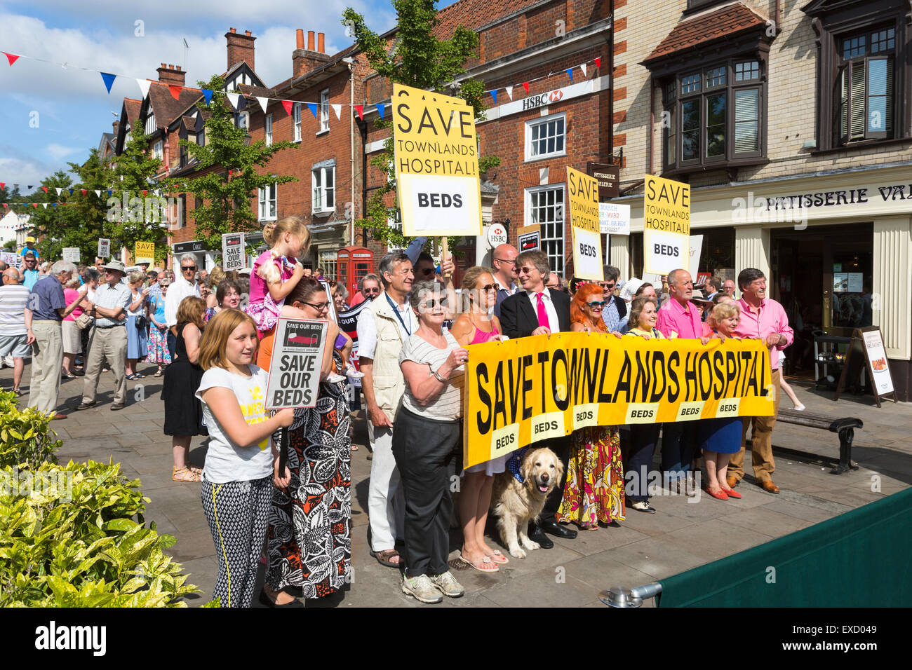 Henley-on-Thames, UK. 11th July, 2015. A large crowd of campaigners including Henley's Mayor, Lorraine Hillier, Cllrs Ian Reissmann and Stefan Gawrysiak and South Oxfordshire District Councillor Paul Harrison, takes part in a peaceful protest march in Henley-on-Thames on Saturday 11 July 2015 against the Oxfordshire Clinical Commissioning Group's plans for its new health campus, Townlands Hospital.  The new hospital originally planned to have 18 beds, now changed to five beds in a care home to be built next to the hospital Credit:  Graham Prentice/Alamy Live News Stock Photo
