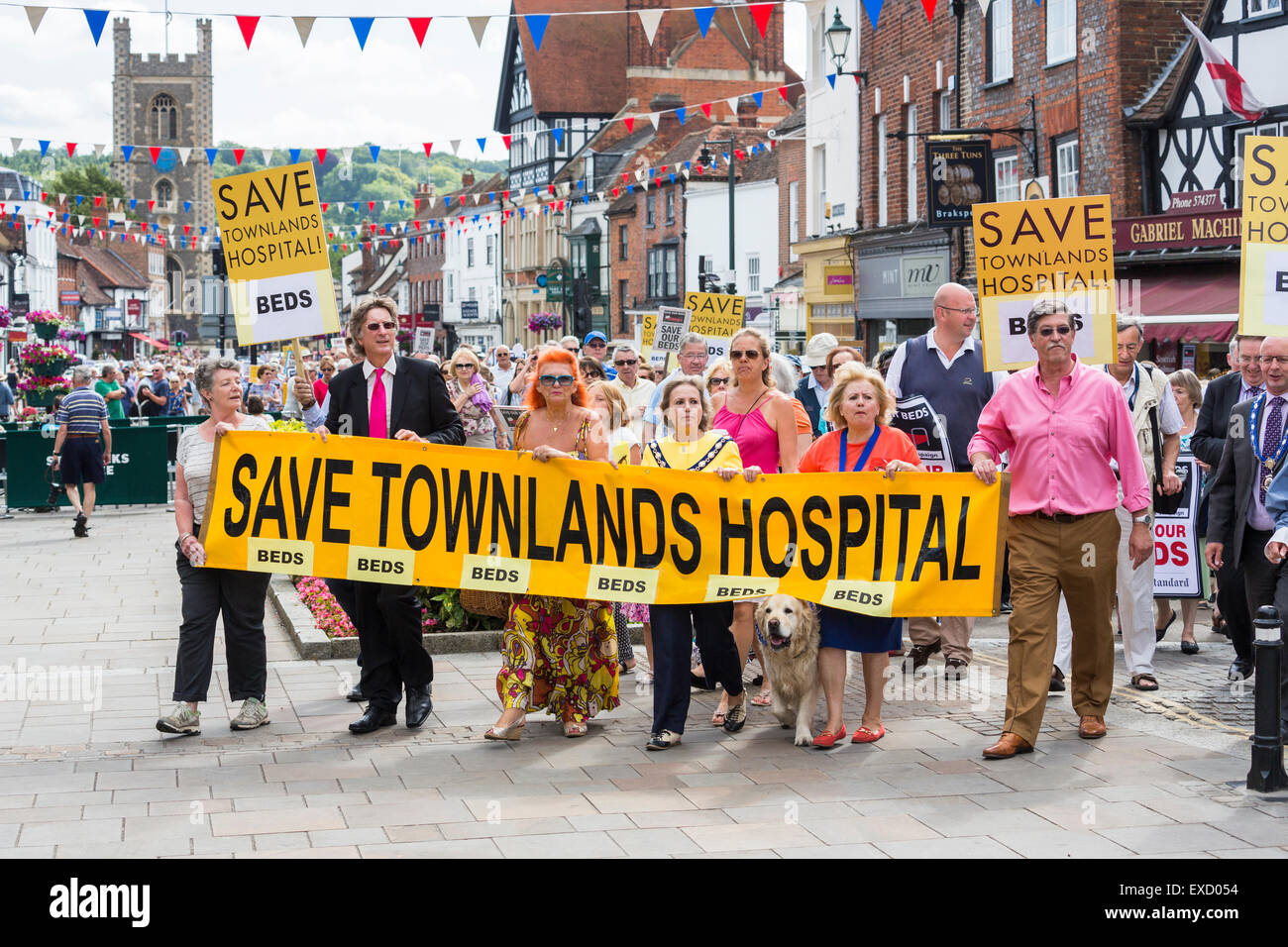 Henley-on-Thames, UK. 11th July, 2015. A large crowd of campaigners including Henley's Mayor, Lorraine Hillier, Cllrs Ian Reissmann and Stefan Gawrysiak and South Oxfordshire District Councillor Paul Harrison, takes part in a peaceful protest march in Henley-on-Thames on Saturday 11 July 2015 against the Oxfordshire Clinical Commissioning Group's plans for its new health campus, Townlands Hospital.  The new hospital originally planned to have 18 beds, now changed to five beds in a care home to be built next to the hospital Credit:  Graham Prentice/Alamy Live News Stock Photo