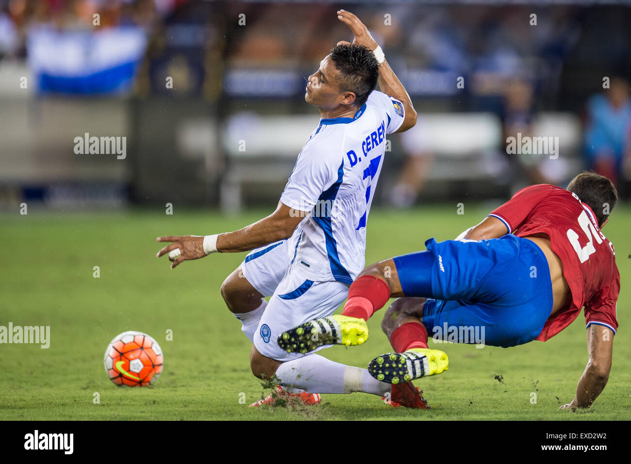 July 11, 2015: El Salvador midfielder Darwin Ceren (7) gets fouled by Costa Rica midfielder Celso Borges (5) during the 1st half of an international CONCACAF Gold Cup soccer match between Costa Rica and El Salvador at BBVA Compass Stadium in Houston, TX. The game ended in a 1-1 draw. Credit:  Cal Sport Media/Alamy Live News Stock Photo