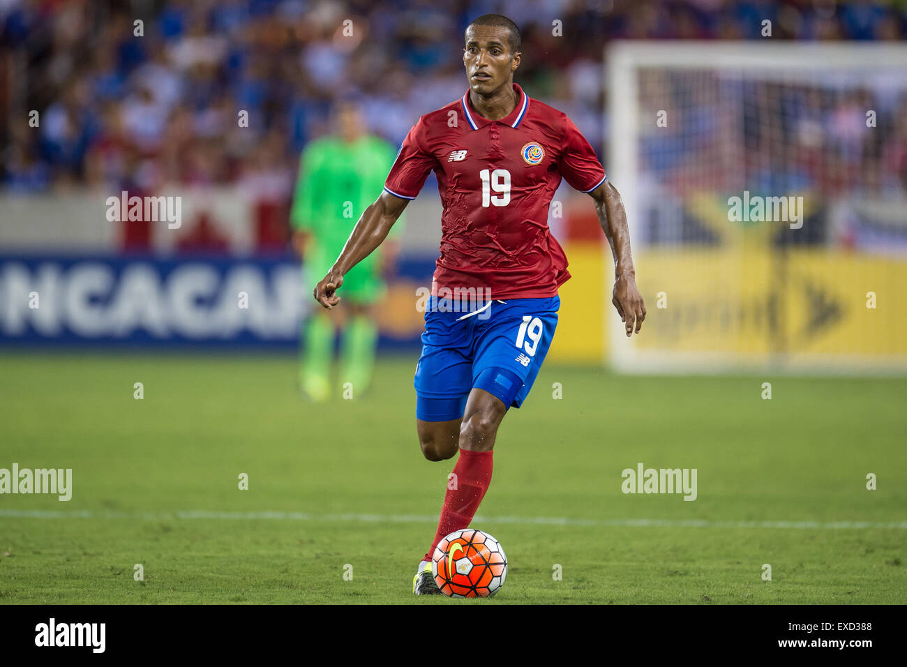 July 11, 2015: Costa Rica defender Roy Miller (19) controls the ball during the 1st half of an international CONCACAF Gold Cup soccer match between Costa Rica and El Salvador at BBVA Compass Stadium in Houston, TX. The game ended in a 1-1 draw. Credit:  Cal Sport Media/Alamy Live News Stock Photo