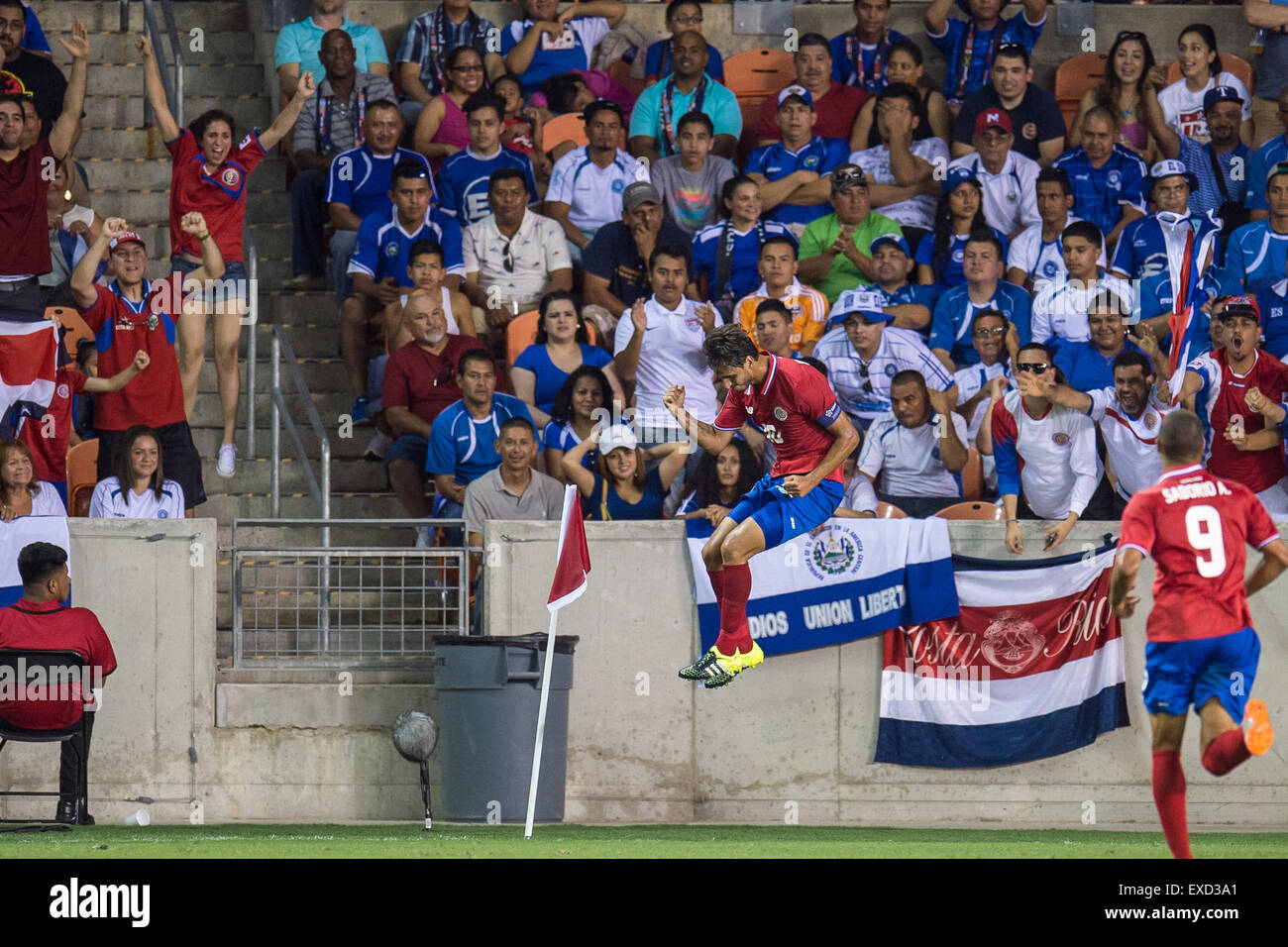 July 11, 2015: Costa Rica midfielder Bryan Ruiz (10) celebrates his goal during the 2nd half of an international CONCACAF Gold Cup soccer match between Costa Rica and El Salvador at BBVA Compass Stadium in Houston, TX. The game ended in a 1-1 draw. Credit:  Cal Sport Media/Alamy Live News Stock Photo