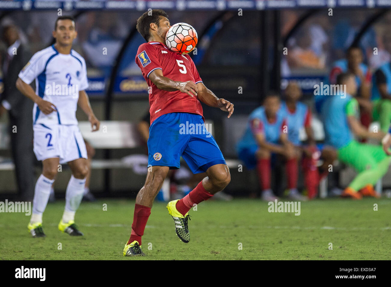 July 11, 2015: Costa Rica midfielder Celso Borges (5) controls the ball during the 2nd half of an international CONCACAF Gold Cup soccer match between Costa Rica and El Salvador at BBVA Compass Stadium in Houston, TX. The game ended in a 1-1 draw. Credit:  Cal Sport Media/Alamy Live News Stock Photo
