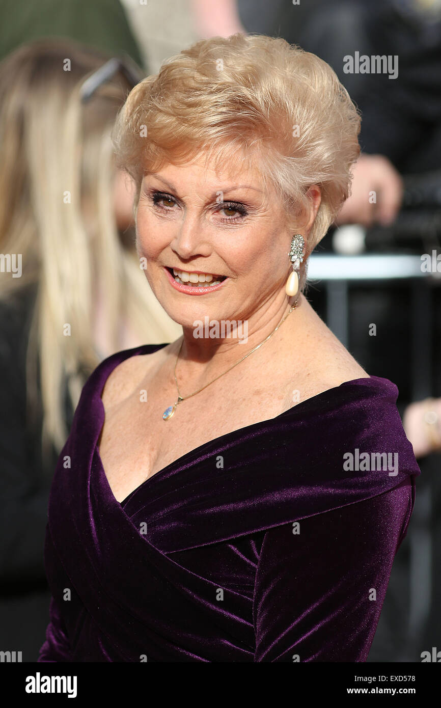 Purple velvet dress hi res stock photography and images Page 6 Alamy