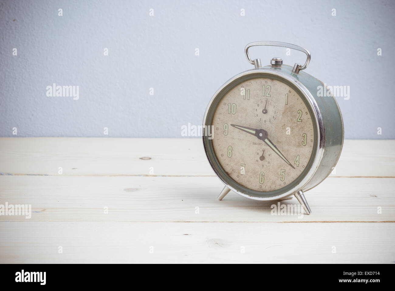 Vintage table clock hi-res stock photography and images - Alamy