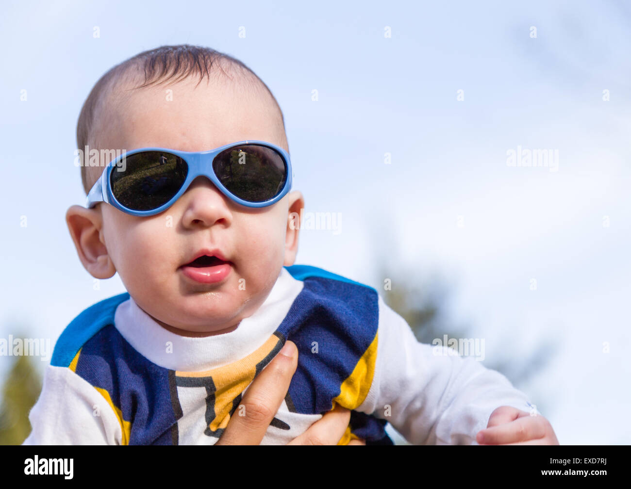 Baby wearing googles hi res stock photography and images Alamy