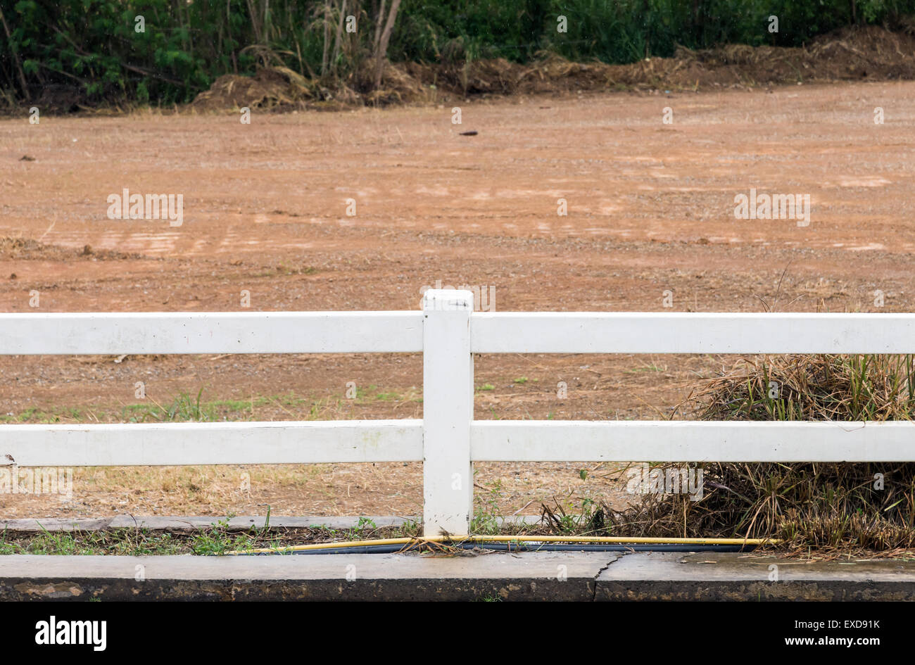 White concrete fence hi res stock photography and images Alamy