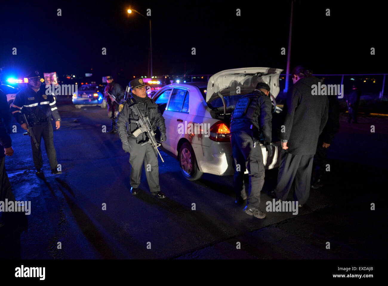 Almoloya De Juarez, Mexico. 12th July, 2015. Public security forces of the Mexico State inspect a vehicle during a search operation near the Altiplano Prision, in Almoloya de Juarez, Mexico State, Mexico. Drug cartel kingpin Joaquin 'El Chapo' Guzman, head of the Sinaloa drug cartel, disappeared from the maximum-security Altiplano prison outside Mexico City Saturday night, according to the National Security Commission. Credit:  Mario Vazquez/MVT/Xinhua/Alamy Live News Stock Photo