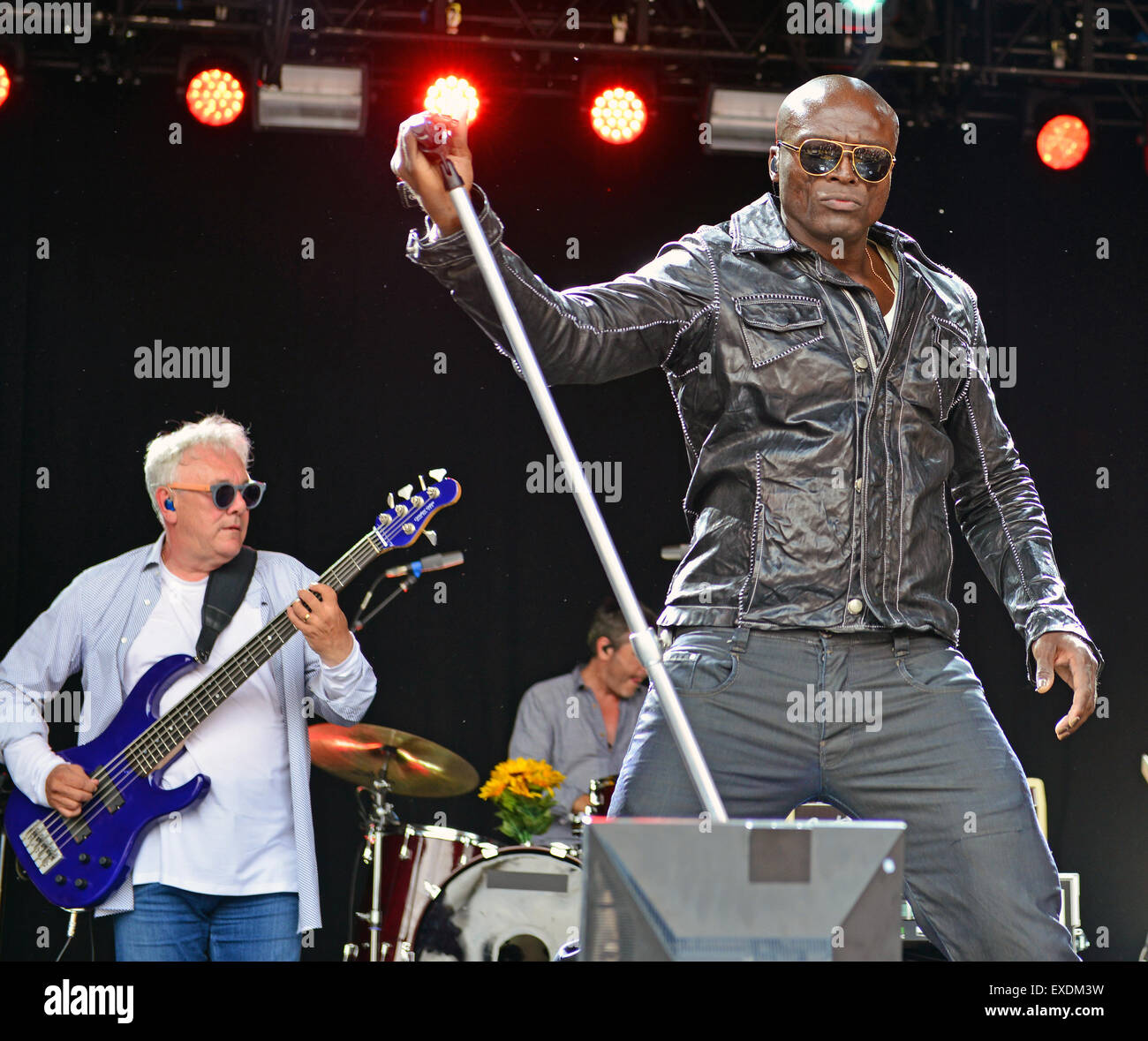 Great Tew Oxfordshire Uk 11th July 15 Trevor Horn Band With Lol Creme Seal Stewart