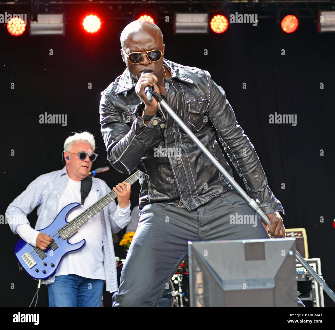 Great Tew, Oxfordshire, UK. 11th July, 15. Trevor Horn Band with Lol