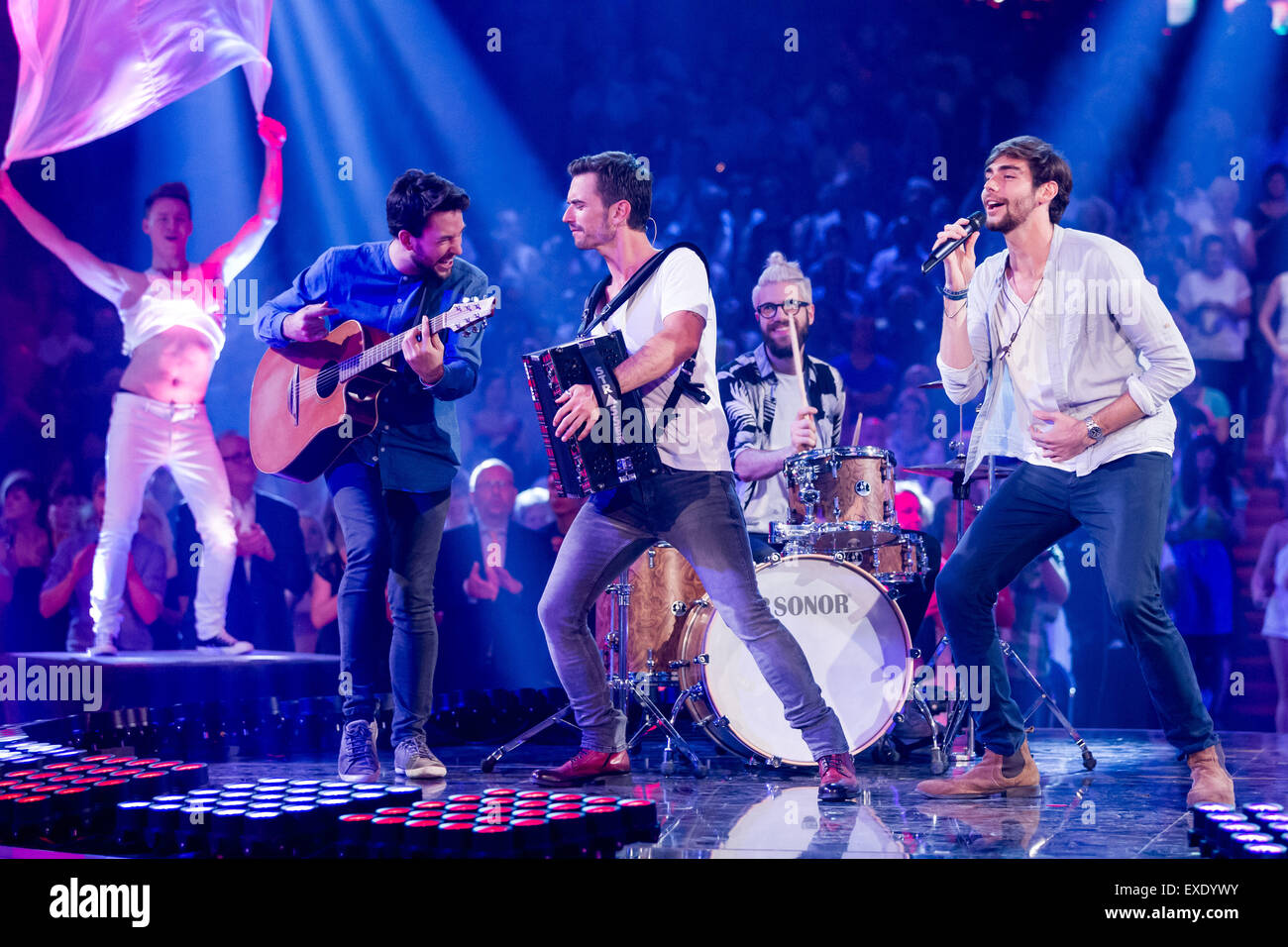 Riesa, Germany. 11th July, 2015. The band 'El mismo sol' performs together with TV host Florian Silbereisen during the TV live show 'Die Besten im Sommer' (lit. The best in summer) at the Erdgasarena in Riesa, Germany, 11 July 2015. Photo: Andreas Lander/dpa - NO WIRE SERVICE -/dpa/Alamy Live News Stock Photo