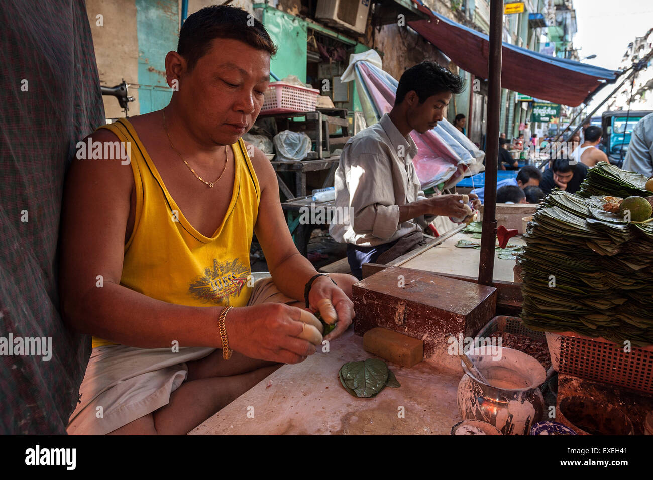 Man preparing betel nut for sale, Yangon, Myanmar Stock Photo