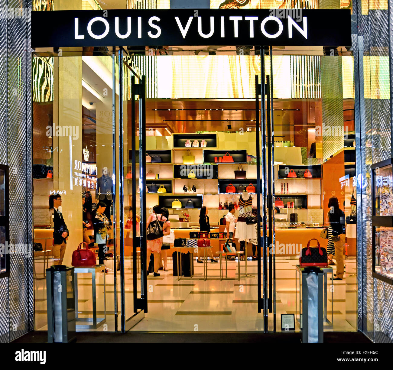 Andragende regiment højde Louis Vuitton Fashion store Kowloon Tsim Sha Tsui Hong Kong China Chinese  Stock Photo - Alamy