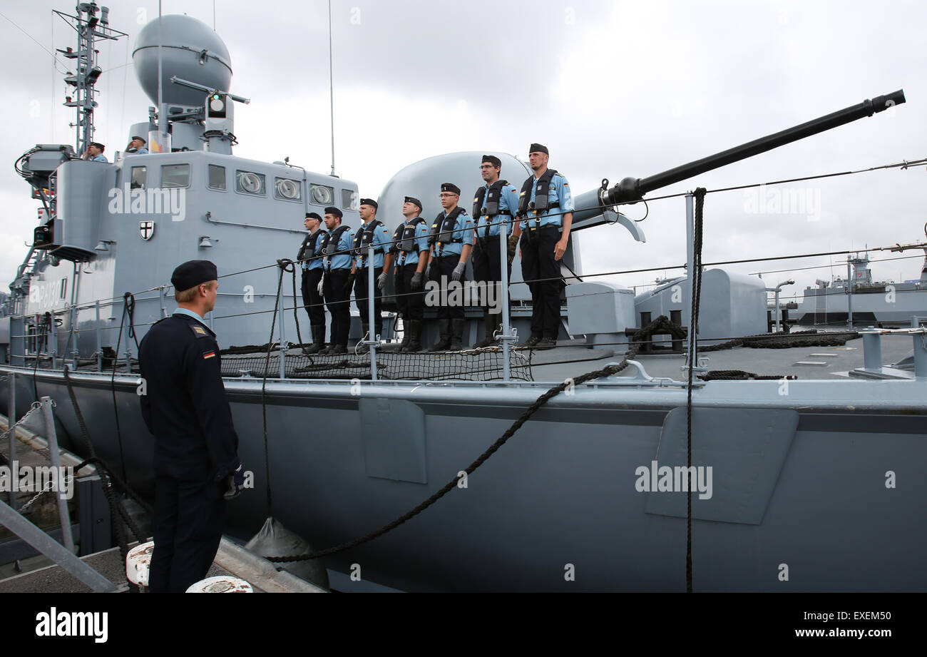 The speed boat 'Hyaene' (Hyena) leaves the the naval base RostockHoch