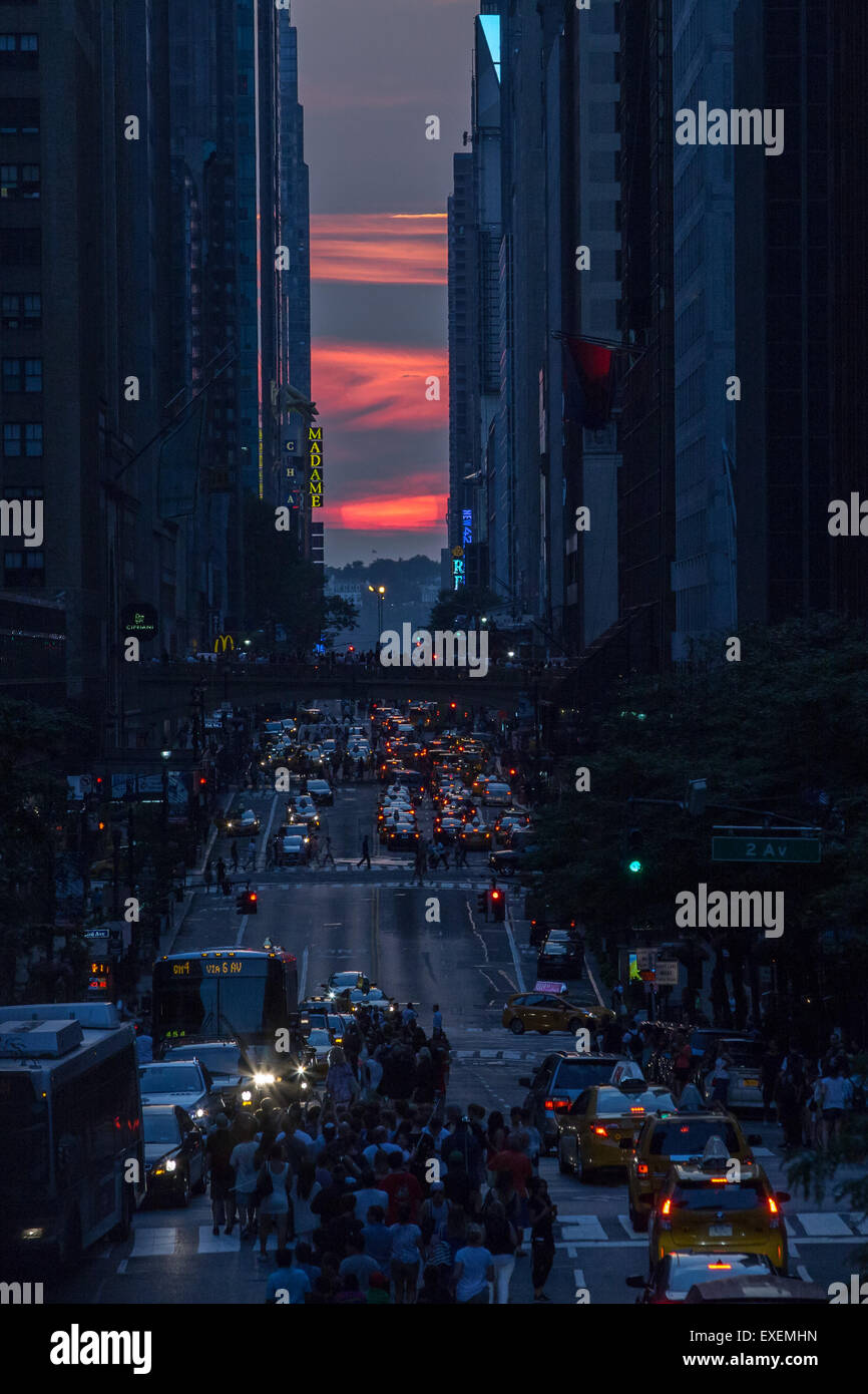 New York, USA. 12th July, 2015. Photo taken on July 12, 2015 shows the Manhattanhenge in