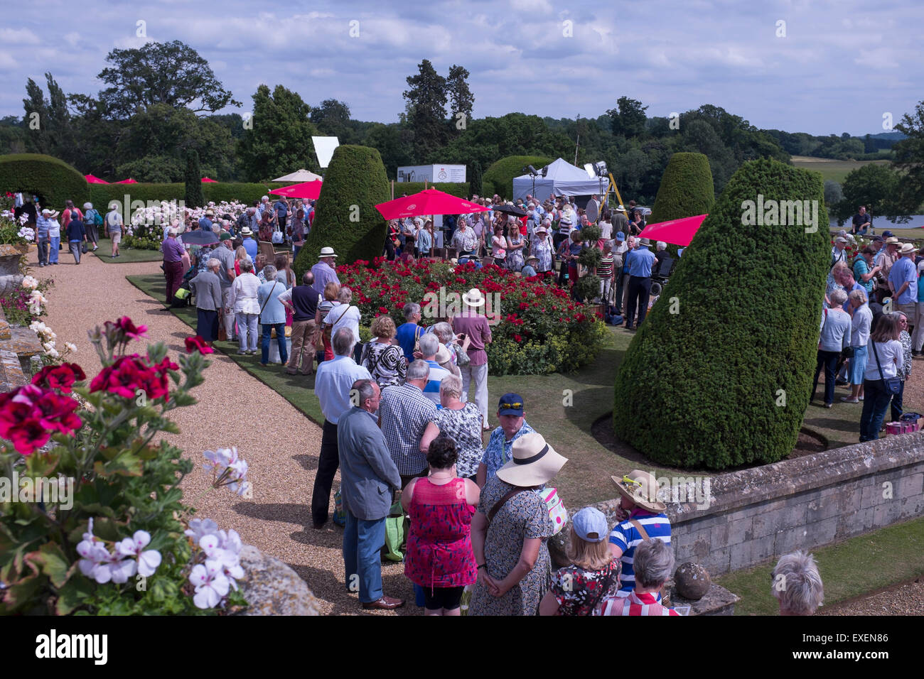 Antiques Roadshow at Bowood House in Calne Wiltshire Stock Photo Alamy