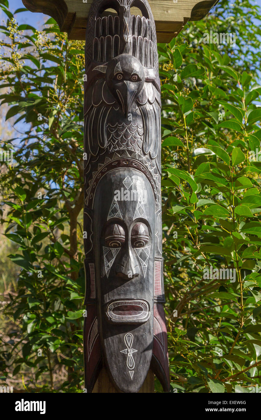 African totem hi-res stock photography and images - Alamy