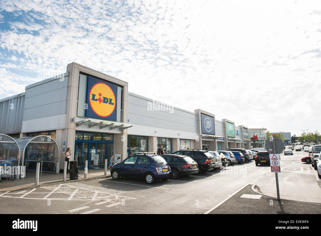 Lidl Supermarket in Borehamwood Shopping Centre Stock Photo