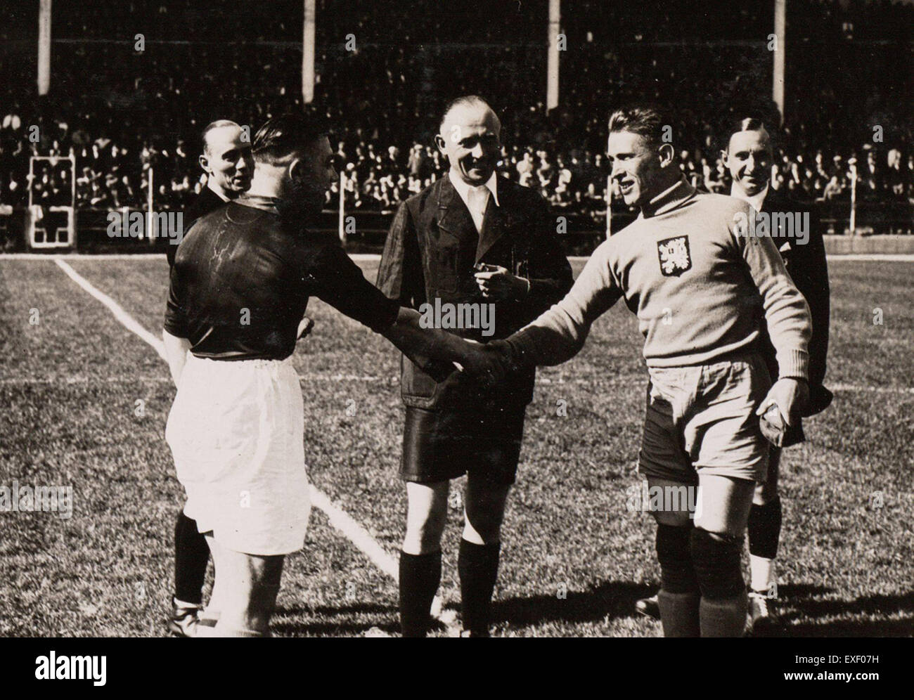 Begroeting Nederlandse en Tsjechoslowaakse aanvoerder, WK 1938  Dutch and Stock Photo