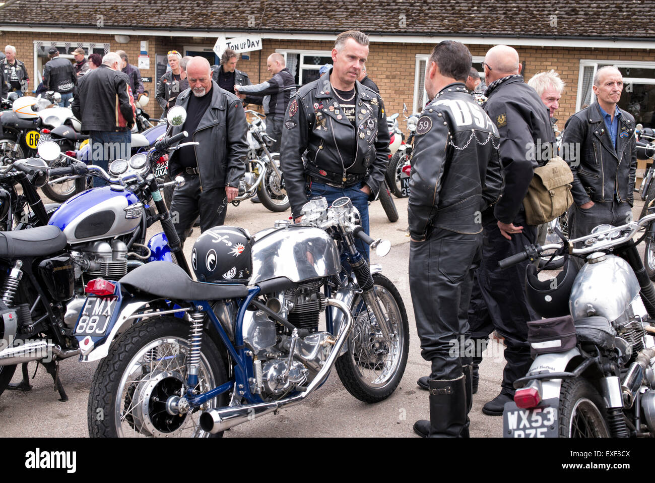 Rockers And British Motorcycles At The Ton Up Day Jacks Hill Cafe Stock Photo Alamy Rockers And British Motorcycles At The Ton Up Day Jacks Hill Cafe Stock Photo Alamy
