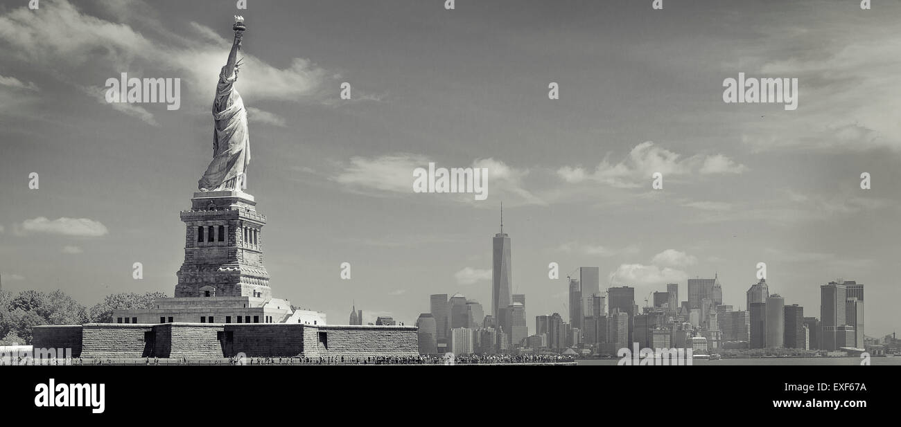 Panorama of the statue of liberty with manhattan in the backround Stock