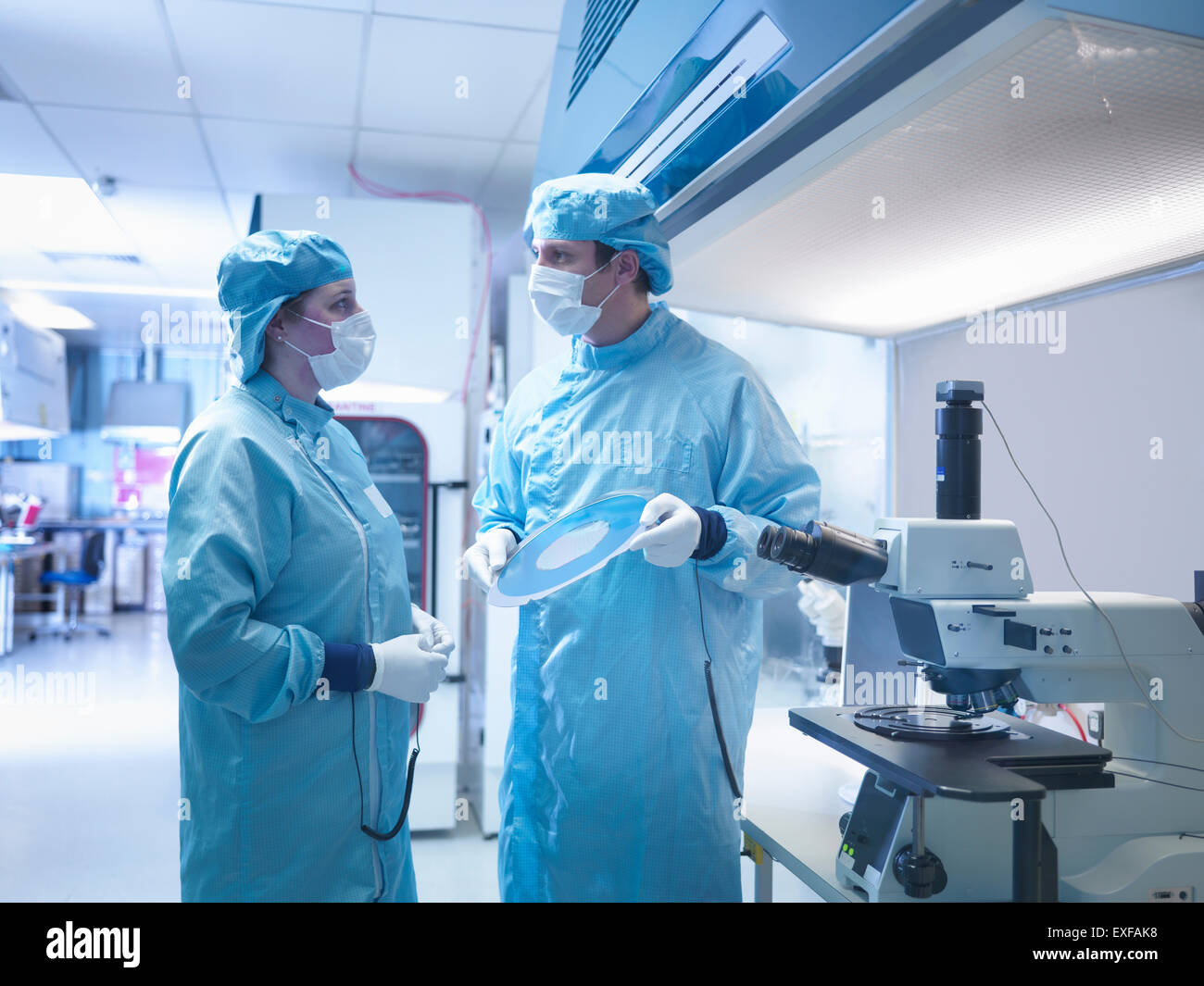 Silicon wafer manufacturing hi-res stock photography and images - Alamy