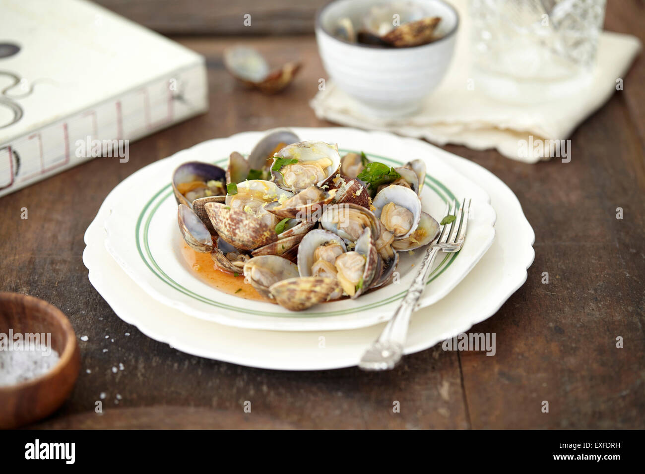 Whole clams hires stock photography and images Alamy