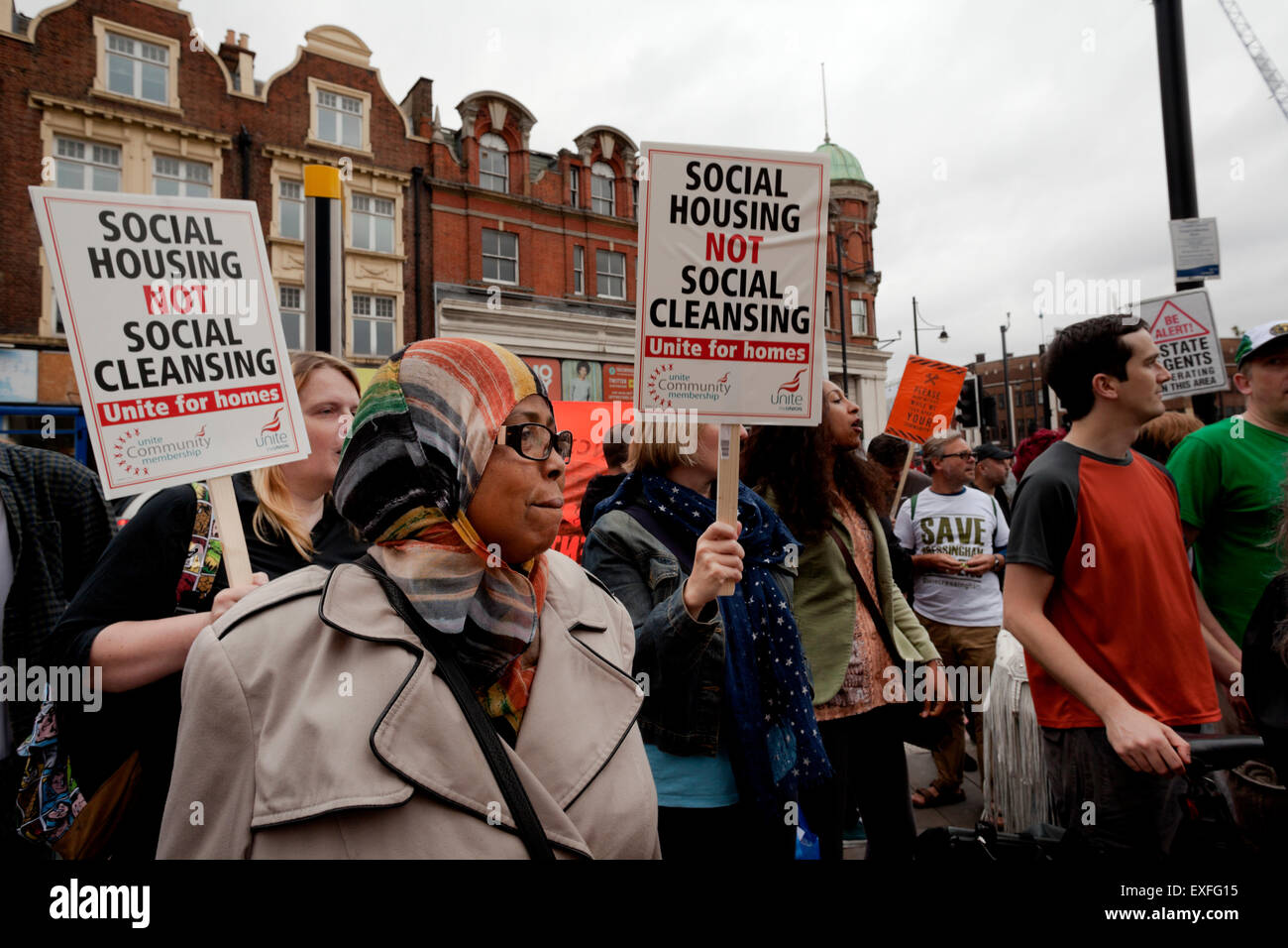 Demonstration at Lambeth Town Hall to protest against the proposed demolition of Cressingham Gardens Estate Stock Photo
