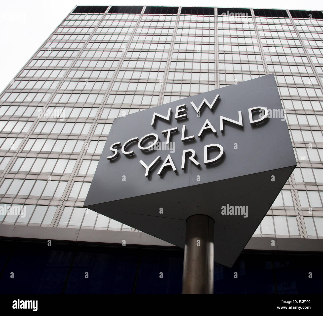 General View GV of the New Scotland Yard sign, Broadway, London SW1H 0BG Stock Photo