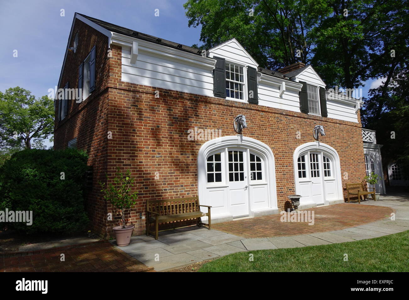 Carriage house decorated with horse head, Glen Burnie gardens