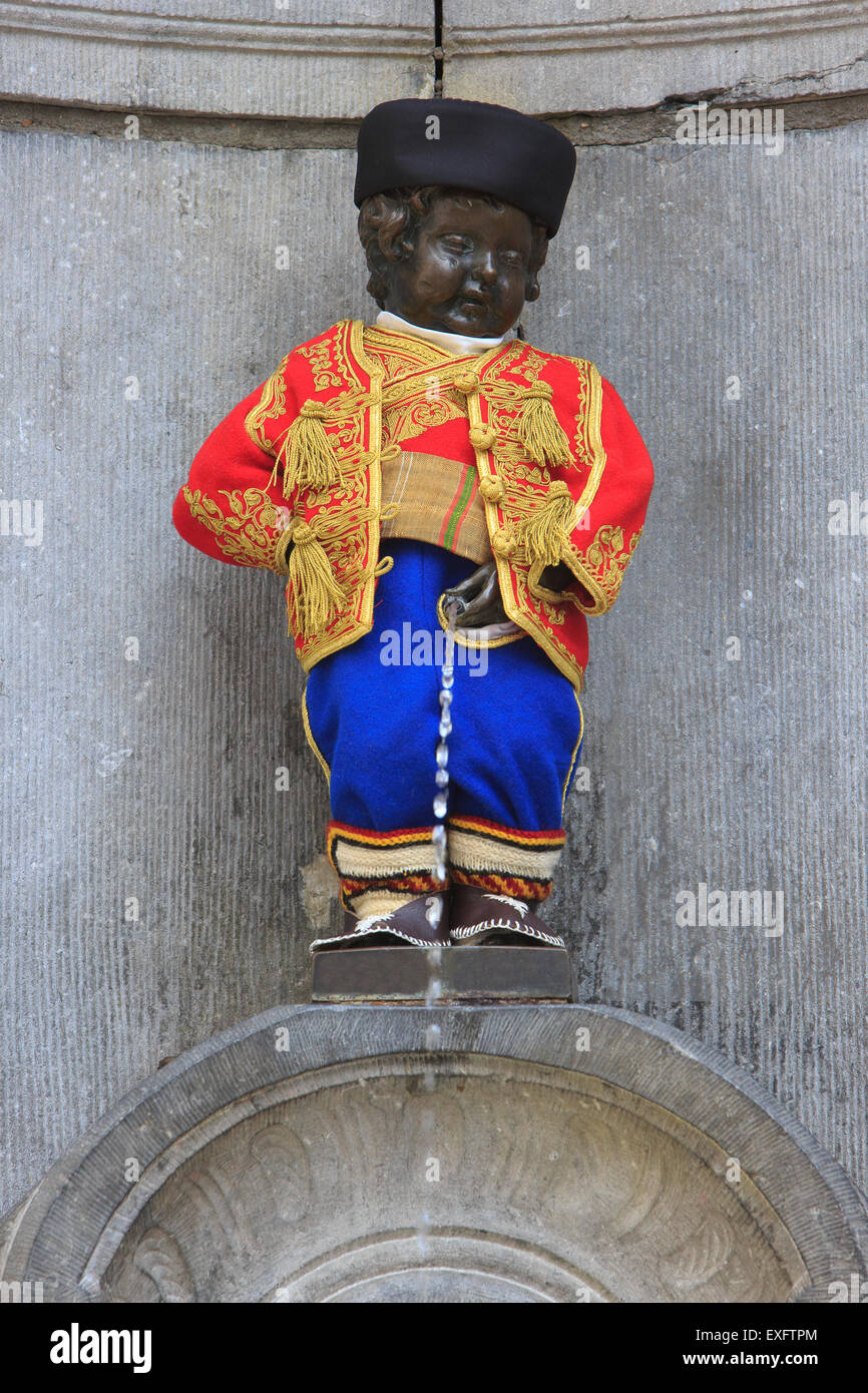 Manneken Pis dressed in the traditional costume of Montenegro in Brussels,  Belgium Stock Photo - Alamy