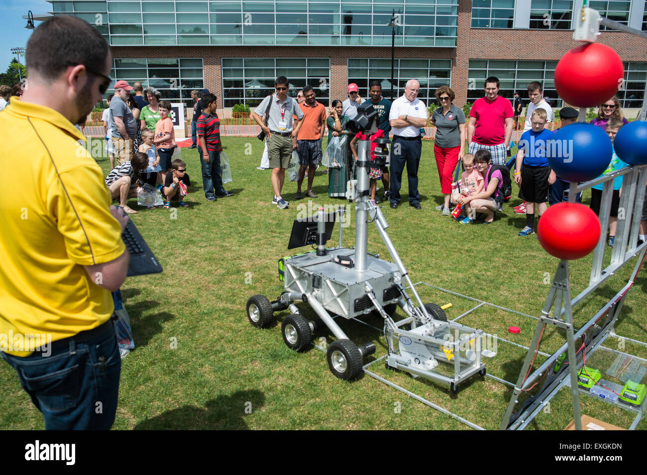 Dennis Andrucyk, deputy associate administrator for the Space Technology Mission Directorate at NASA Headquarters, Worcester Polytechnic Institute (WPI) President Laurie Leshin and other spectators watch as the Mountaineers from West Virginia University demonstrate their robot during the TouchTomorrow Festival, held in conjunction with the 2015 Sample Return Robot Challenge, Saturday, June 13, 2015 at the Worcester Polytechnic Institute (WPI) in Worcester, Mass.  Sixteen teams competed for a $1.5 million NASA prize purse. Teams will be required to demonstrate autonomous robots that can locate  Stock Photo