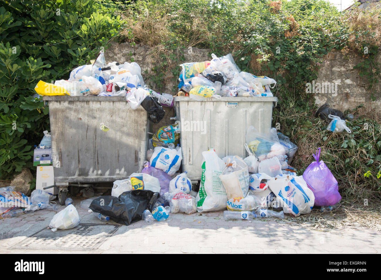 Paliouri, Greece. 13th July, 2015. Rubbish bins overflow with rubbish and thrown on the floor. The bins have not been emptied for days Credit:  Roy Pedersen/Alamy Live News Stock Photo