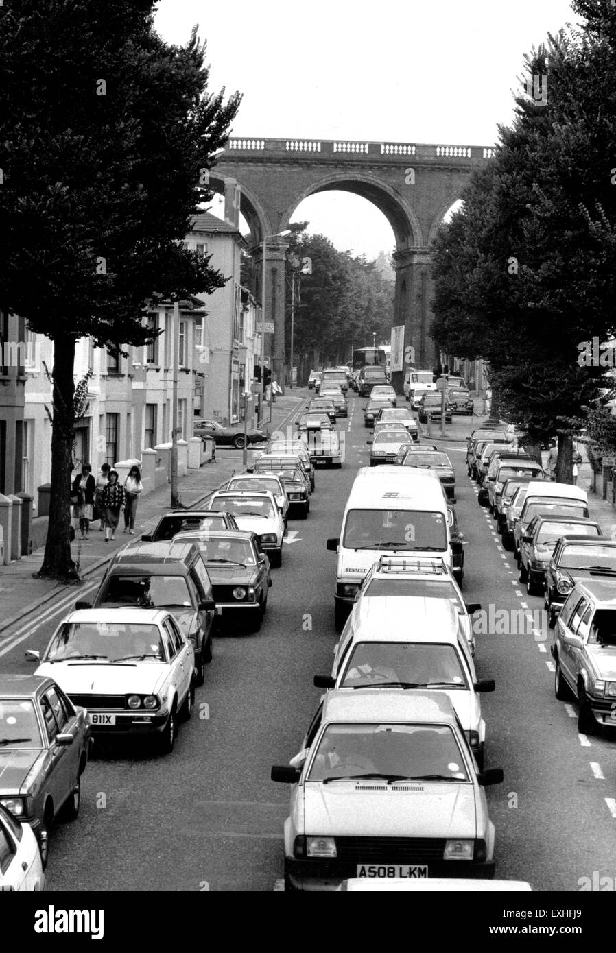 Traffic congestion in Beaconsfield Road Brighton 1987 Stock Photo
