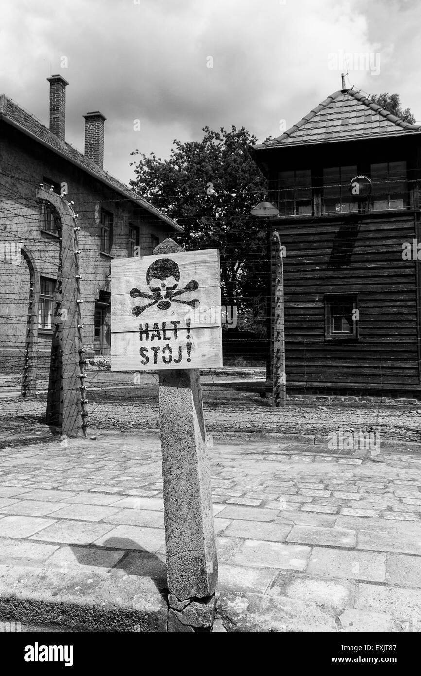 Concentration camp prisoners ww2 Black and White Stock Photos & Images