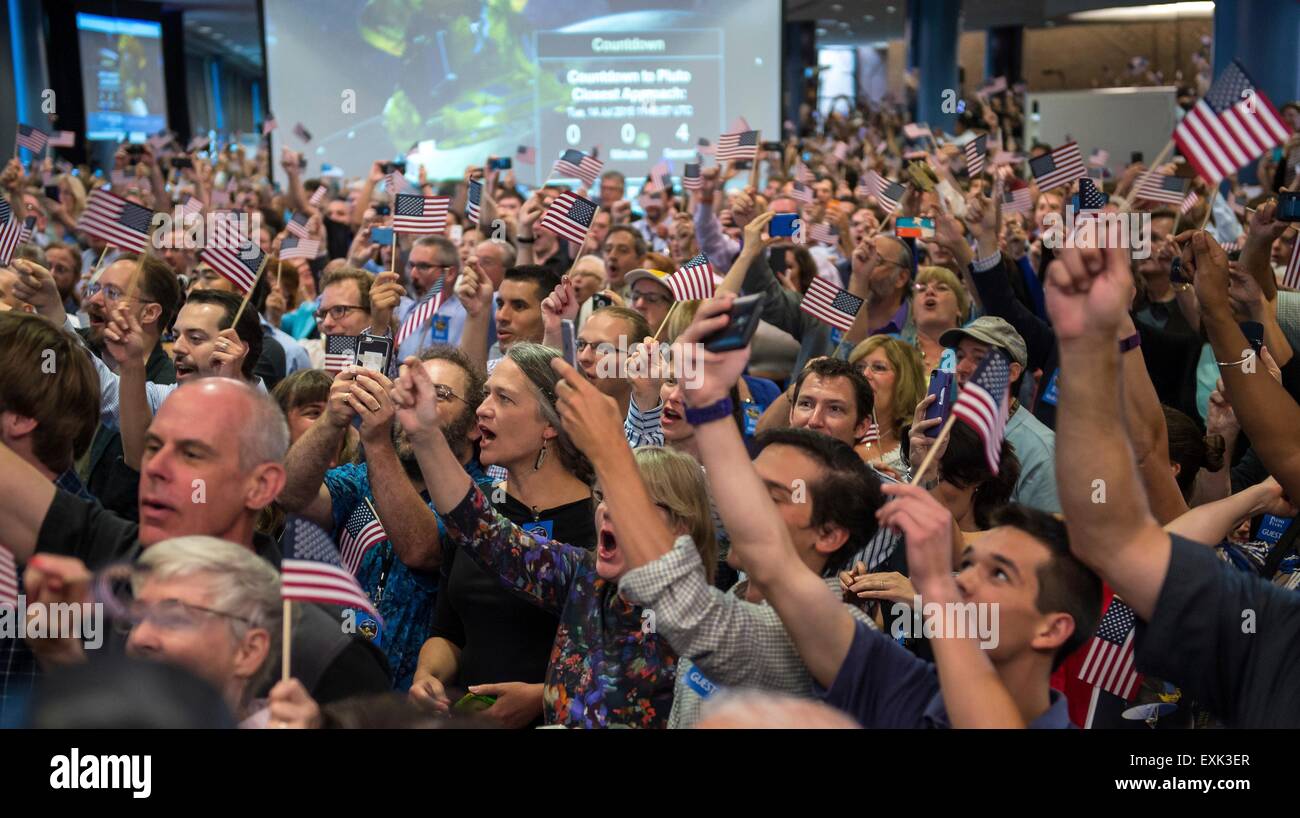 Laurel, Maryland, USA. 14th July, 2015. Members of the New Horizons science team applaud as they countdown to the closest approach to Pluto during the flyby of the space probe at the Johns Hopkins University Applied Physics Laboratory July 14, 2015 in Laurel, Maryland. Stock Photo