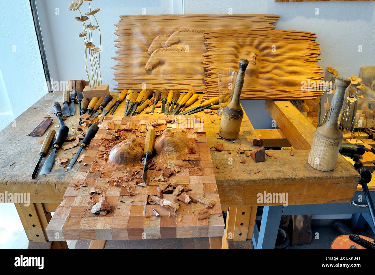 Wood carving faces hi-res stock photography and images - Alamy