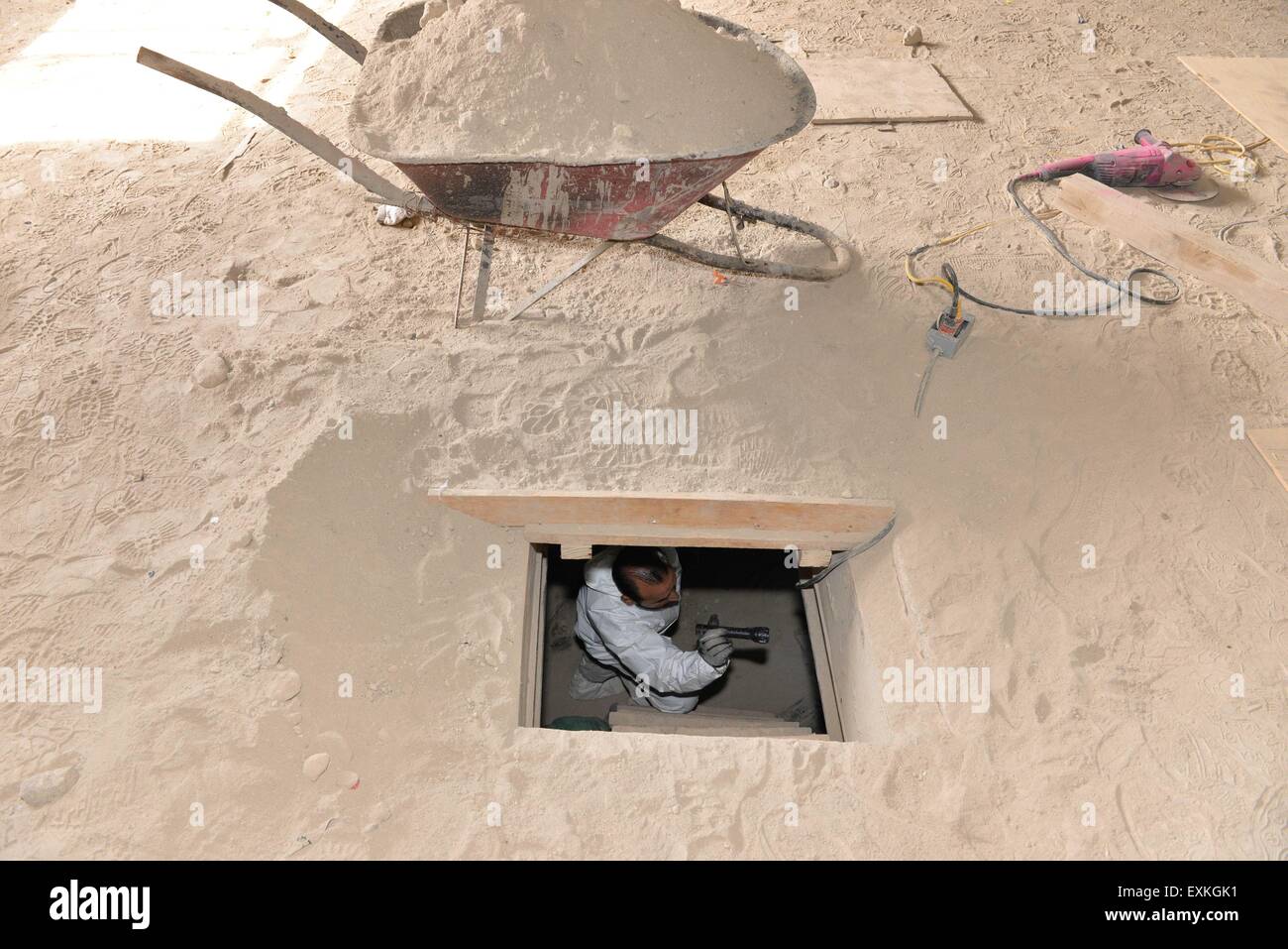 Almoloya De Juarez, Mexico. 14th July, 2015. A specialist inspects the tunnel where Mexico's drug kingpin Joaquin 'El Chapo' Guzman escaped through, in Almoloya de Juarez, Mexico, on July 14, 2015. Mexican drug lord Joaquin 'El Chapo' Guzman could not have escaped from prison without inside help, Interior Minister Miguel Angel Osorio Chong said on Monday, pledging to bring to justice all those involved in the brazen scheme. Credit:  Mario V¨¢zquez/MVT/Xinhua/Alamy Live News Stock Photo