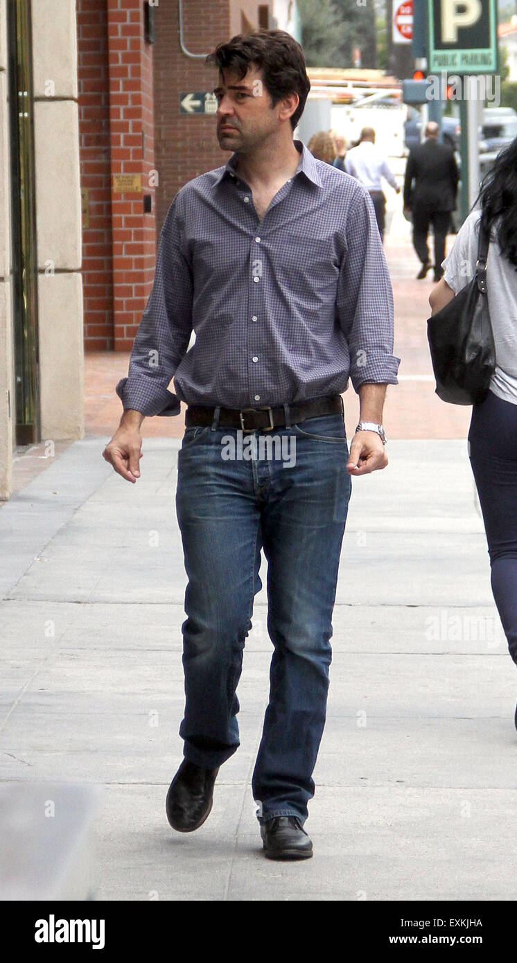 Actor Ron Livingston out and about running errands in Beverly Hills