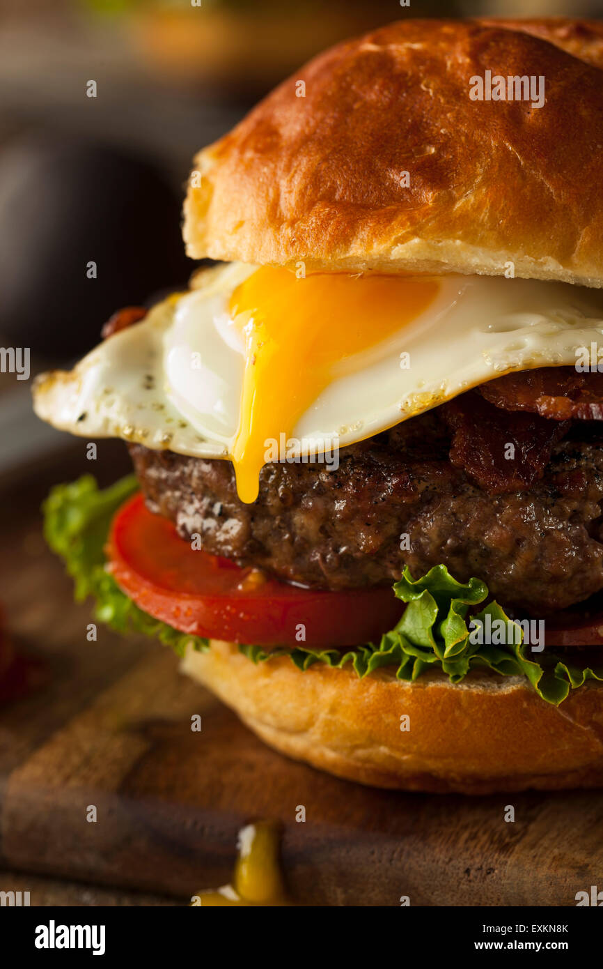 Homemmade Bacon Hamburger with Egg Lettuce and Tomato Stock Photo Alamy