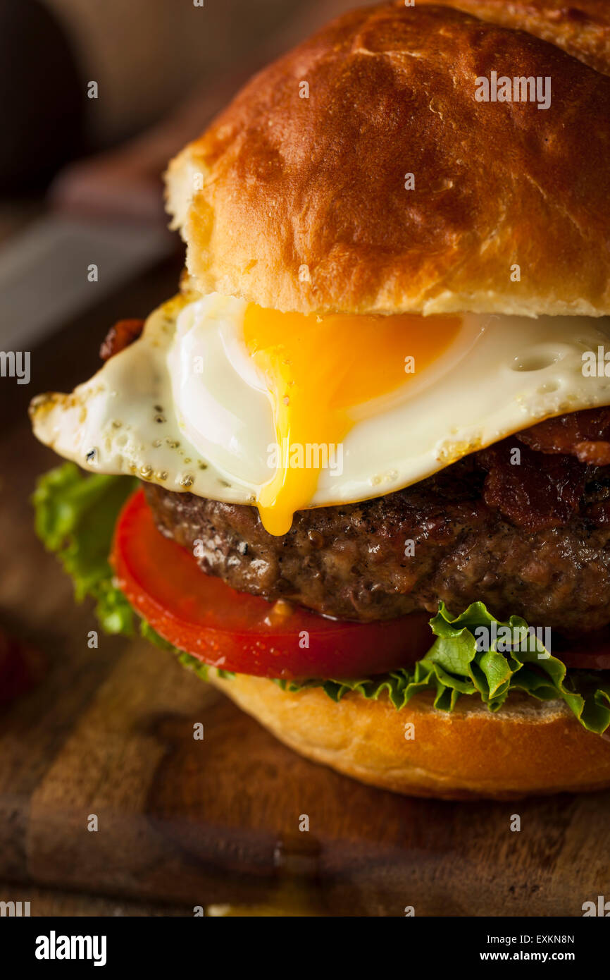 Homemmade Bacon Hamburger with Egg Lettuce and Tomato Stock Photo Alamy
