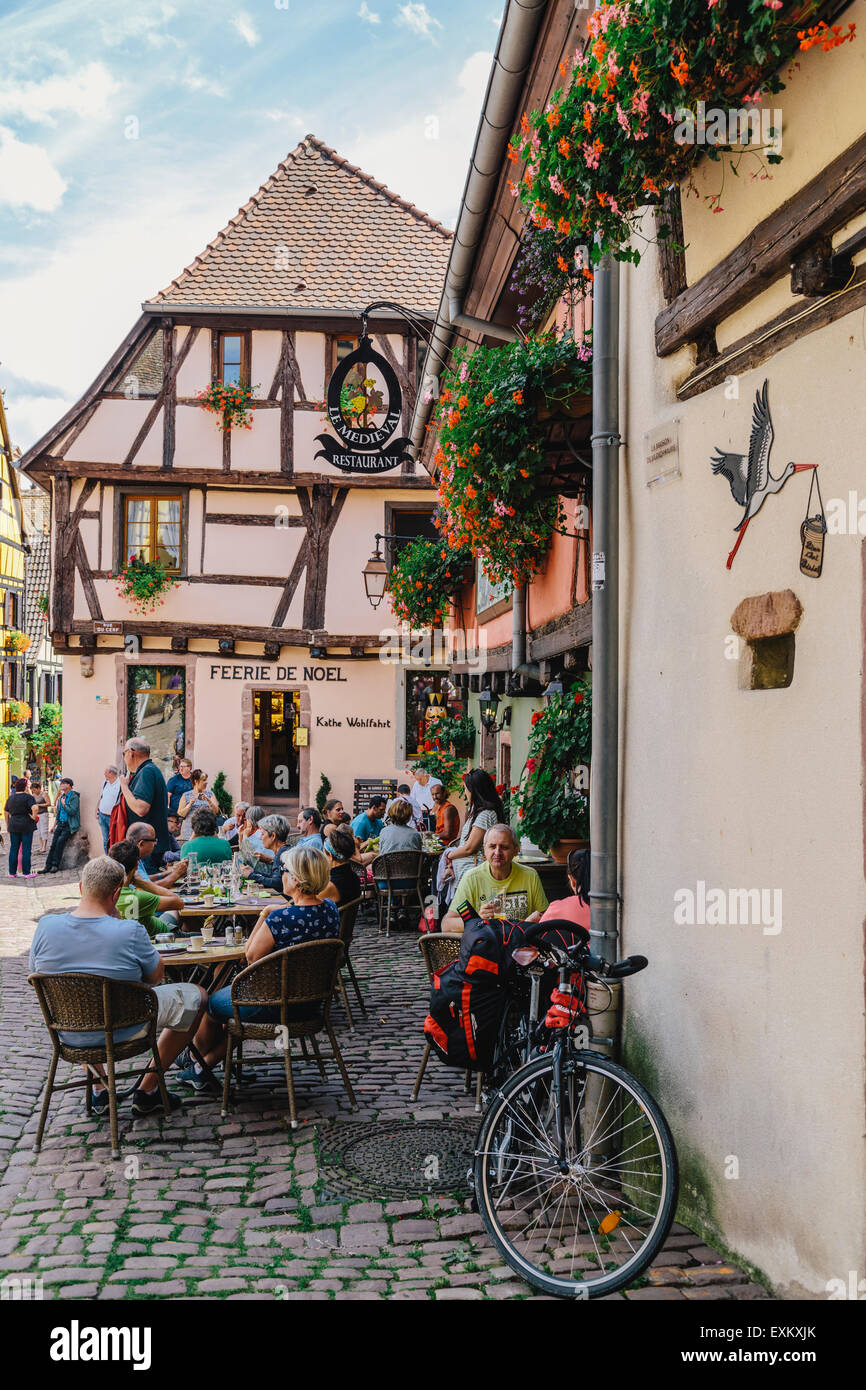 Le Medieval, outdoor cafe and street scene, Riquewihr, Alsace, France Stock Photo