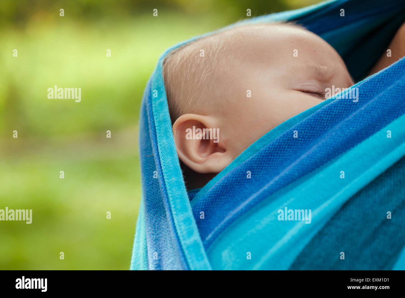 Baby asleep in sling hires stock photography and images Alamy