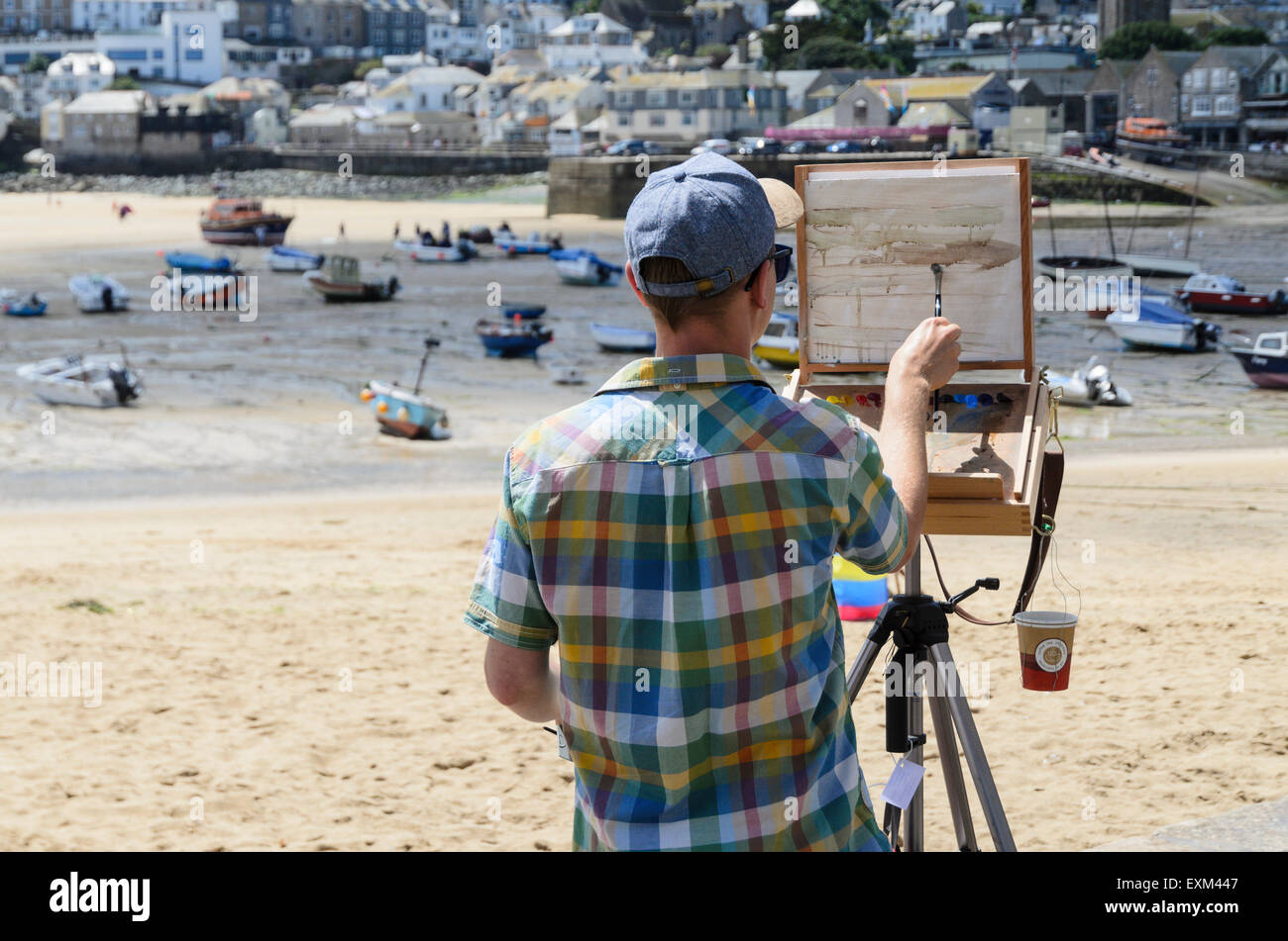 An artist painting in the open air at the Harbour, St Ives, Cornwall, England, U.K. Stock Photo