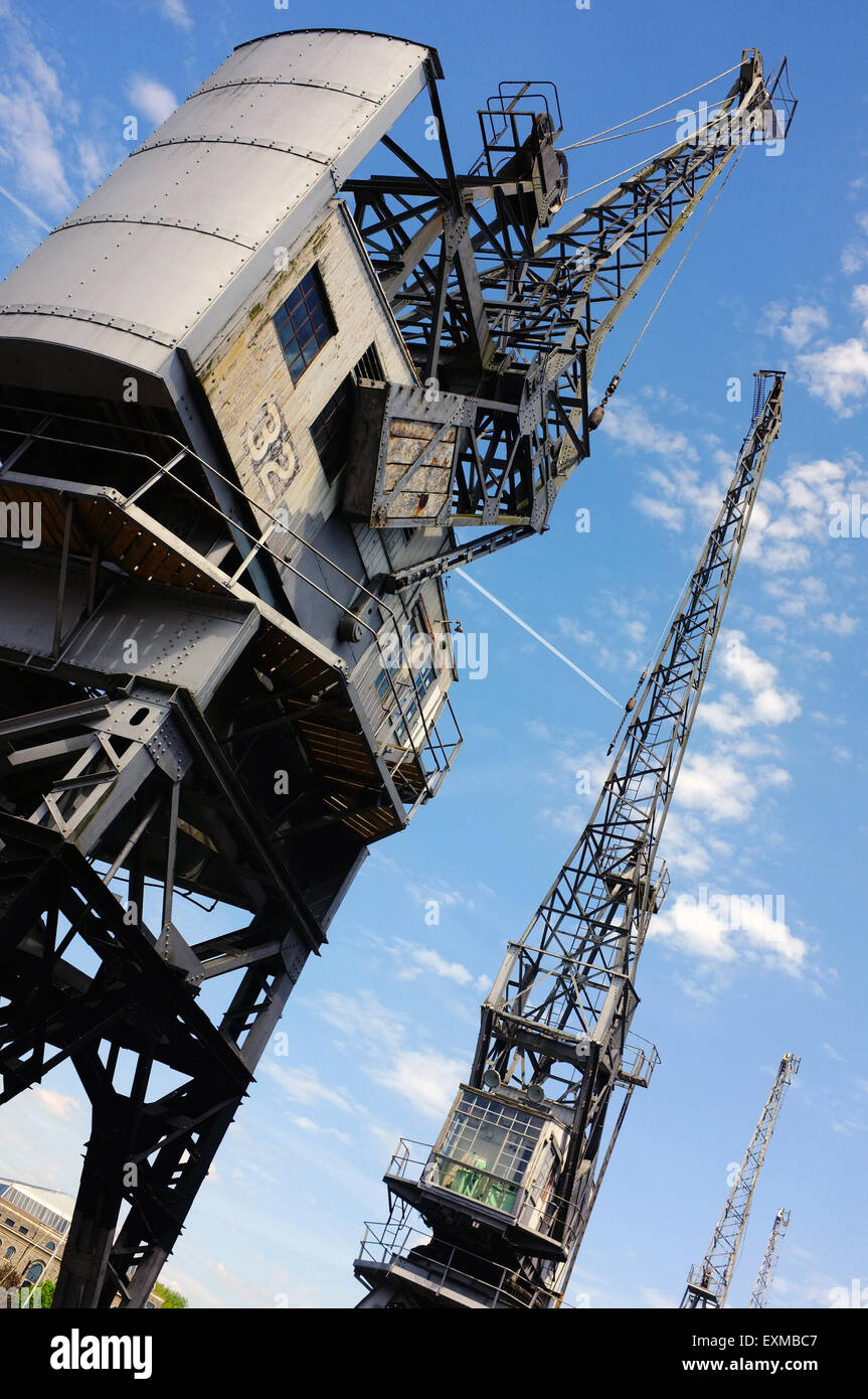 Row of cranes hi-res stock photography and images - Alamy