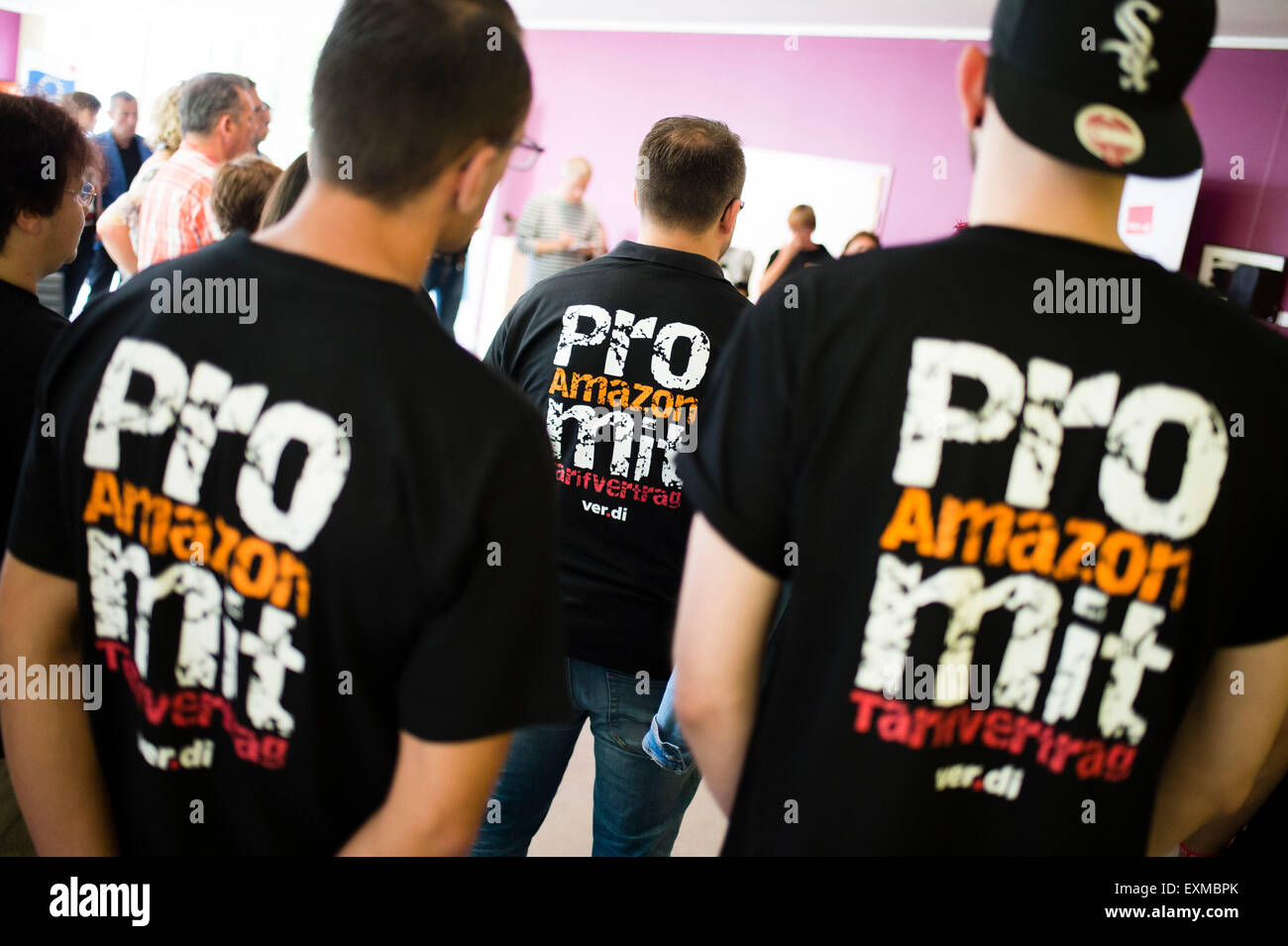 Berlin, Germany. 15th July, 2015. Employees and volunteers of the ver.di trade union wear shirts reading 'Pro Amazon mit Tarifvertrag' (lit. Pro Amazon with labor agreement) in Berlin, Germany, 15 July 2015. They attended a workshop of the trade union that took place on occasion of the 20th anniversary of Amazon in the 'Clara Sahlberg' centre in Berlin. Photo: GREGOGR FISCHER/dpa/Alamy Live News Stock Photo
