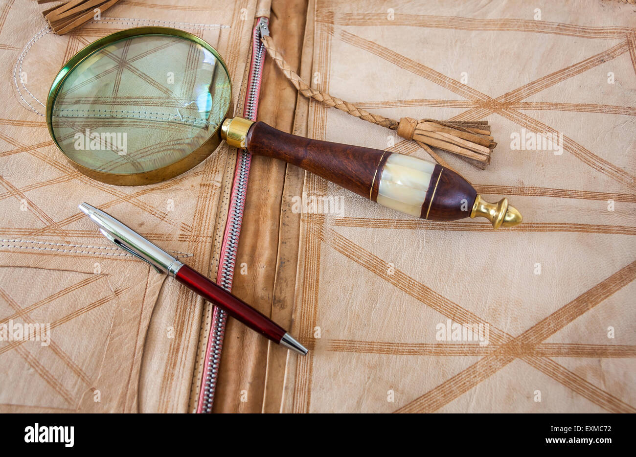 Magnifying glass old document paper hi-res stock photography and images ...
