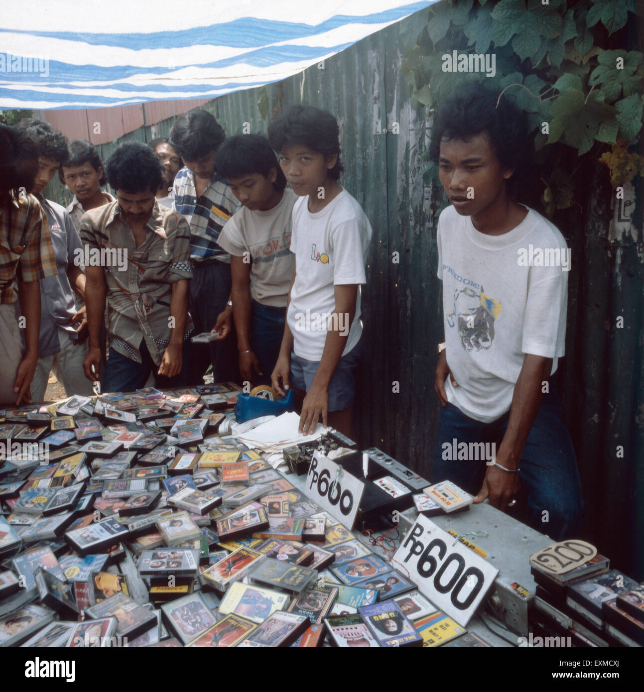 Markttag in Jakarta auf Java, Indonesien 1980er Jahre. Market day in