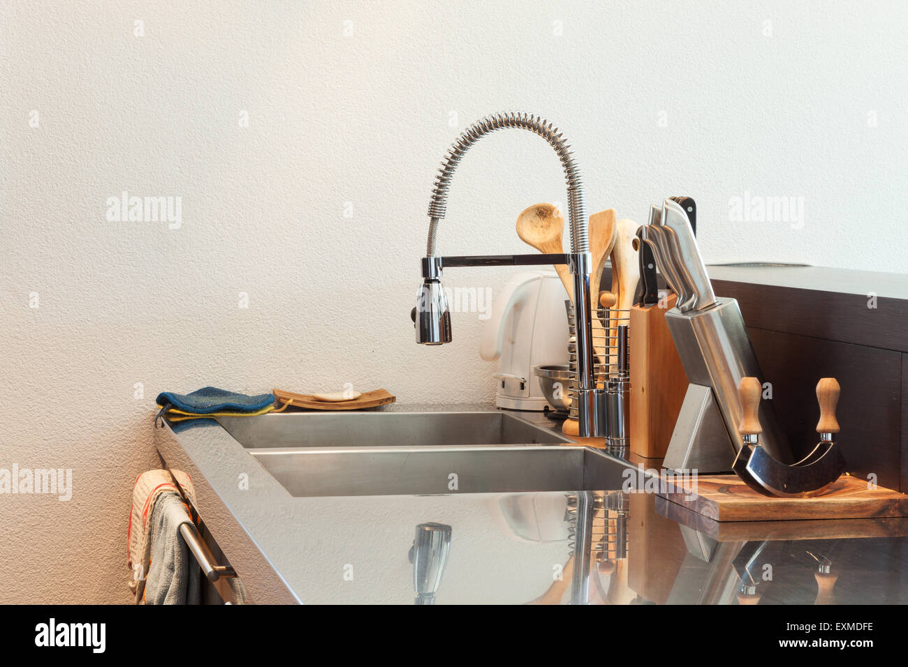 Kitchen sink detail hi-res stock photography and images - Alamy