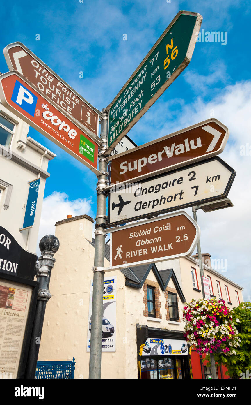 Signpost in An Clochán Liath, Dungloe or Dunglow a Gaeltacht town in County Donegal, Ireland. It is the main town in The Rosses Stock Photo